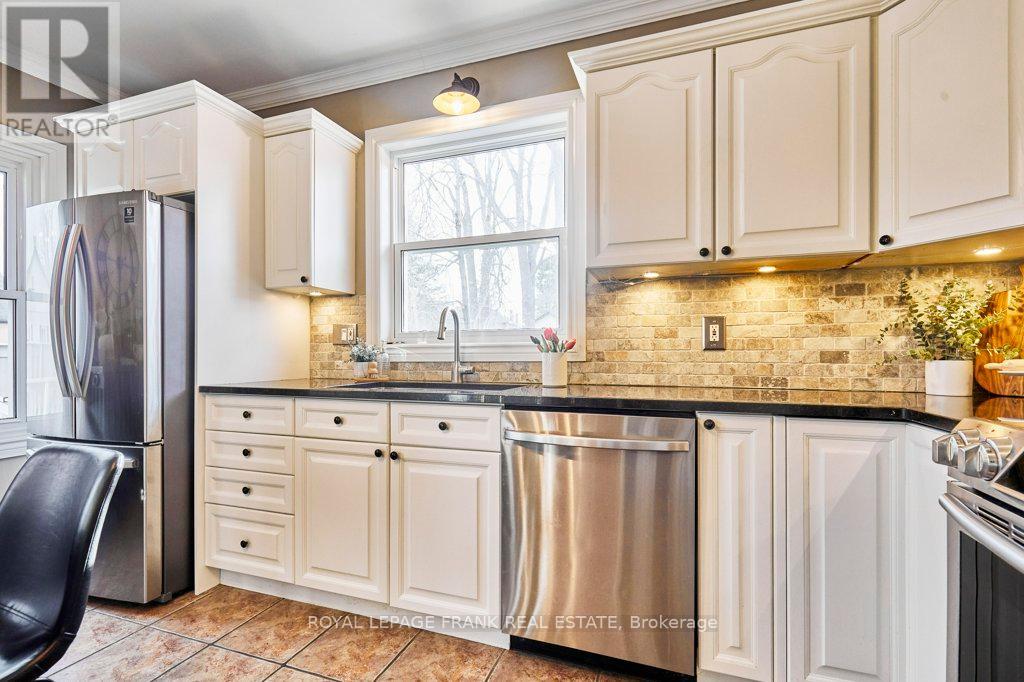 7 Adelaide Street N, Kawartha Lakes (Lindsay), Ontario  K9V 4K7 - Photo 19 - X12305131