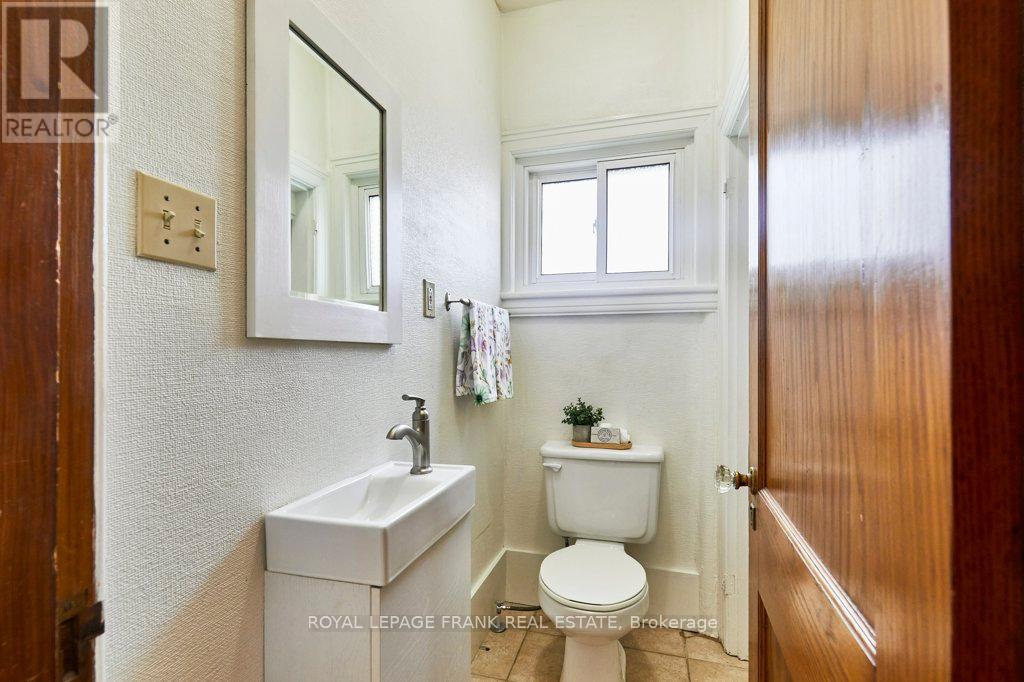 7 Adelaide Street N, Kawartha Lakes (Lindsay), Ontario  K9V 4K7 - Photo 26 - X12305131
