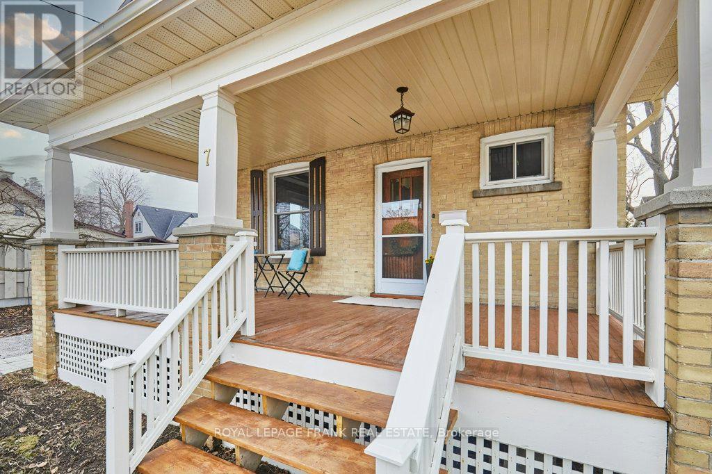7 Adelaide Street N, Kawartha Lakes (Lindsay), Ontario  K9V 4K7 - Photo 3 - X12305131