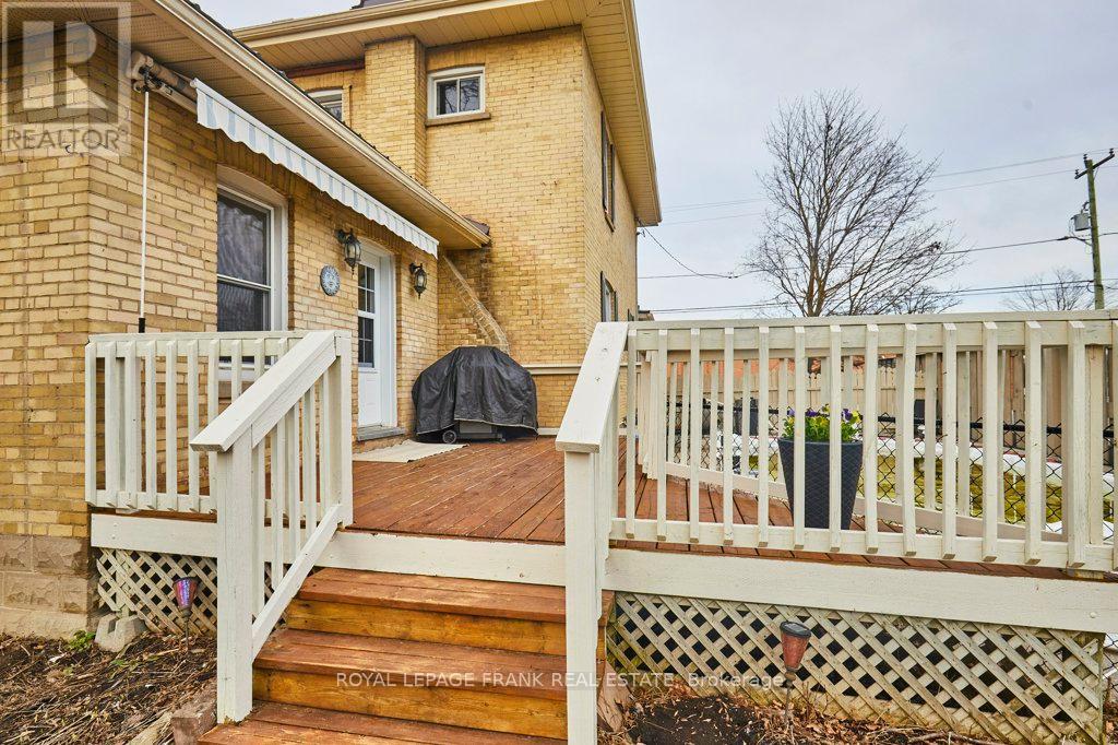7 Adelaide Street N, Kawartha Lakes (Lindsay), Ontario  K9V 4K7 - Photo 6 - X12305131