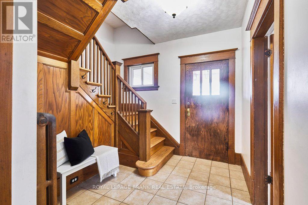 7 Adelaide Street N, Kawartha Lakes (Lindsay), Ontario  K9V 4K7 - Photo 9 - X12305131