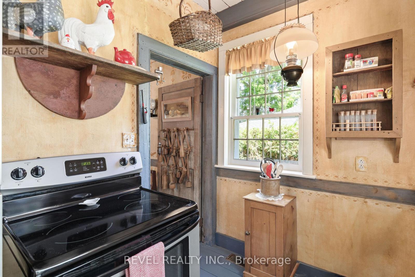 41 Russell Street E, Kawartha Lakes (Lindsay), Ontario  K9V 2A3 - Photo 14 - X12305162
