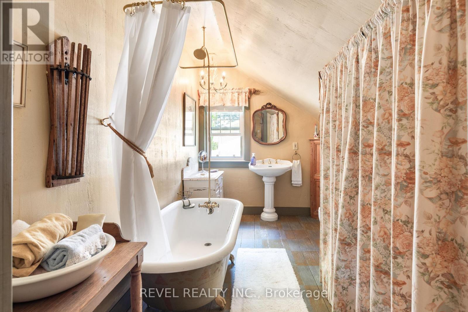 41 Russell Street E, Kawartha Lakes (Lindsay), Ontario  K9V 2A3 - Photo 16 - X12305162