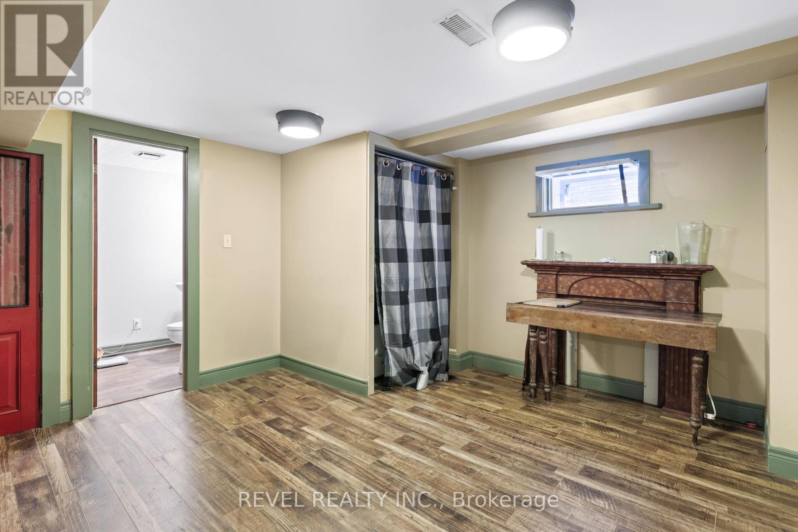 41 Russell Street E, Kawartha Lakes (Lindsay), Ontario  K9V 2A3 - Photo 27 - X12305162