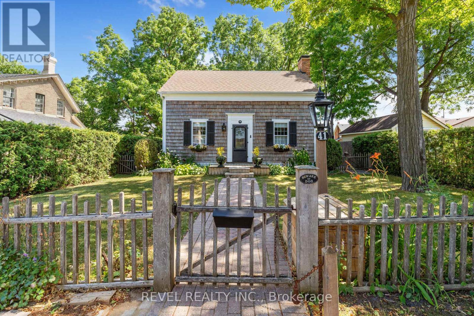 41 Russell Street E, Kawartha Lakes (Lindsay), Ontario  K9V 2A3 - Photo 3 - X12305162