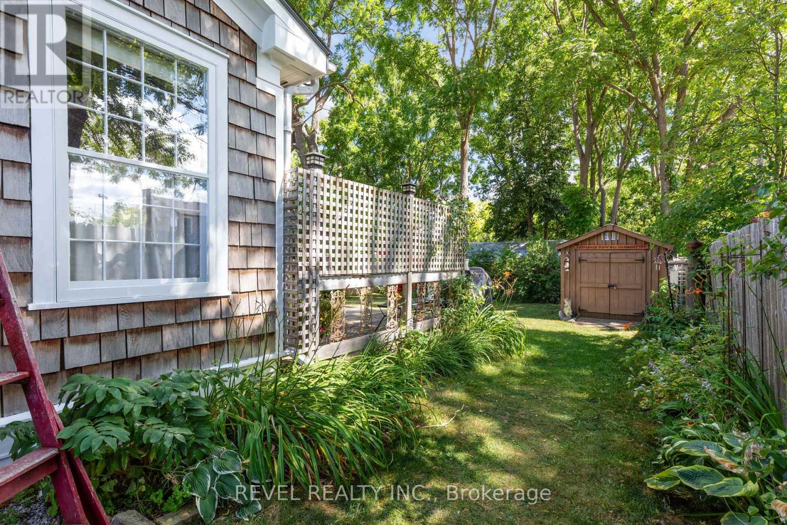 41 Russell Street E, Kawartha Lakes (Lindsay), Ontario  K9V 2A3 - Photo 36 - X12305162