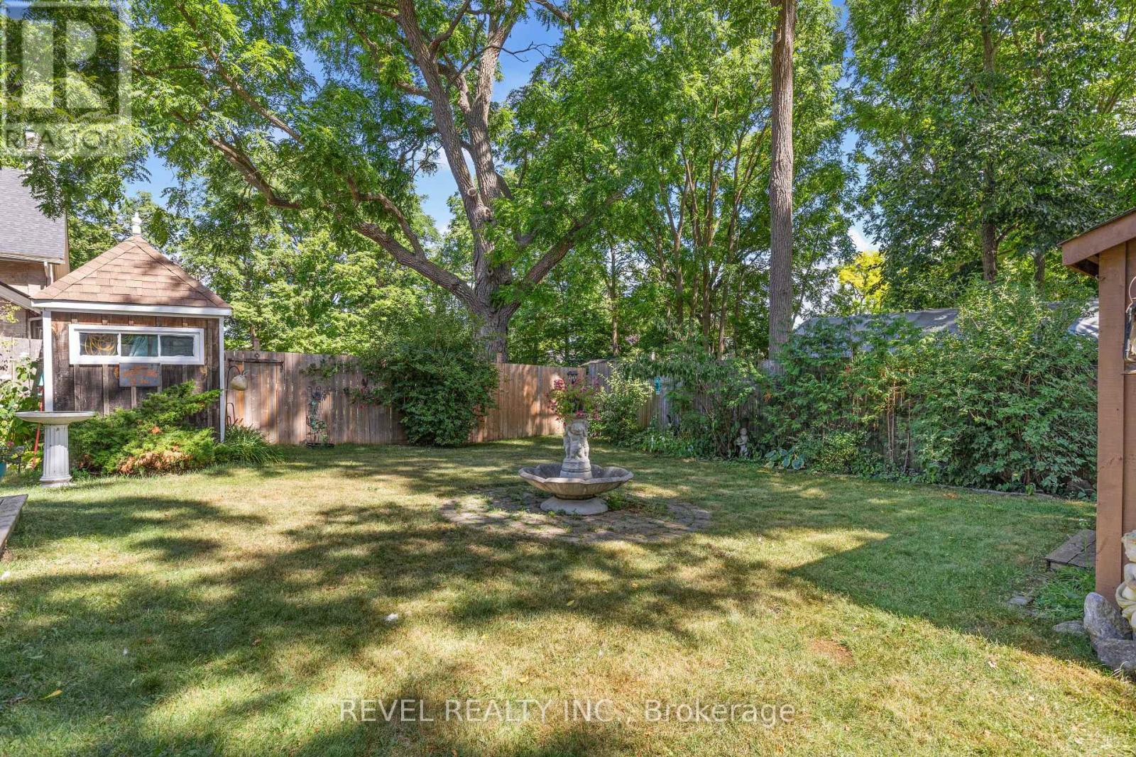 41 Russell Street E, Kawartha Lakes (Lindsay), Ontario  K9V 2A3 - Photo 39 - X12305162