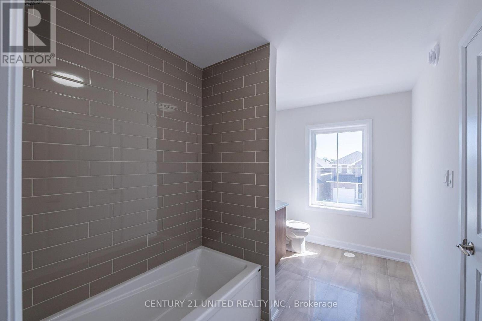 305 Mullighan Gardens, Peterborough North (North), Ontario  K9K 0G3 - Photo 21 - X12305359