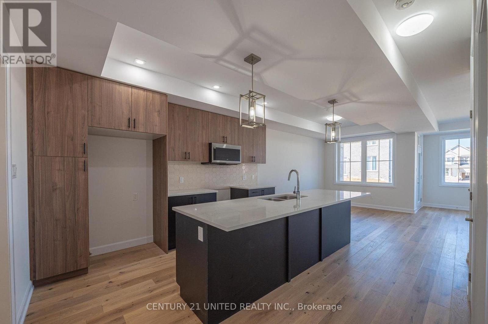 305 Mullighan Gardens, Peterborough North (North), Ontario  K9K 0G3 - Photo 4 - X12305359
