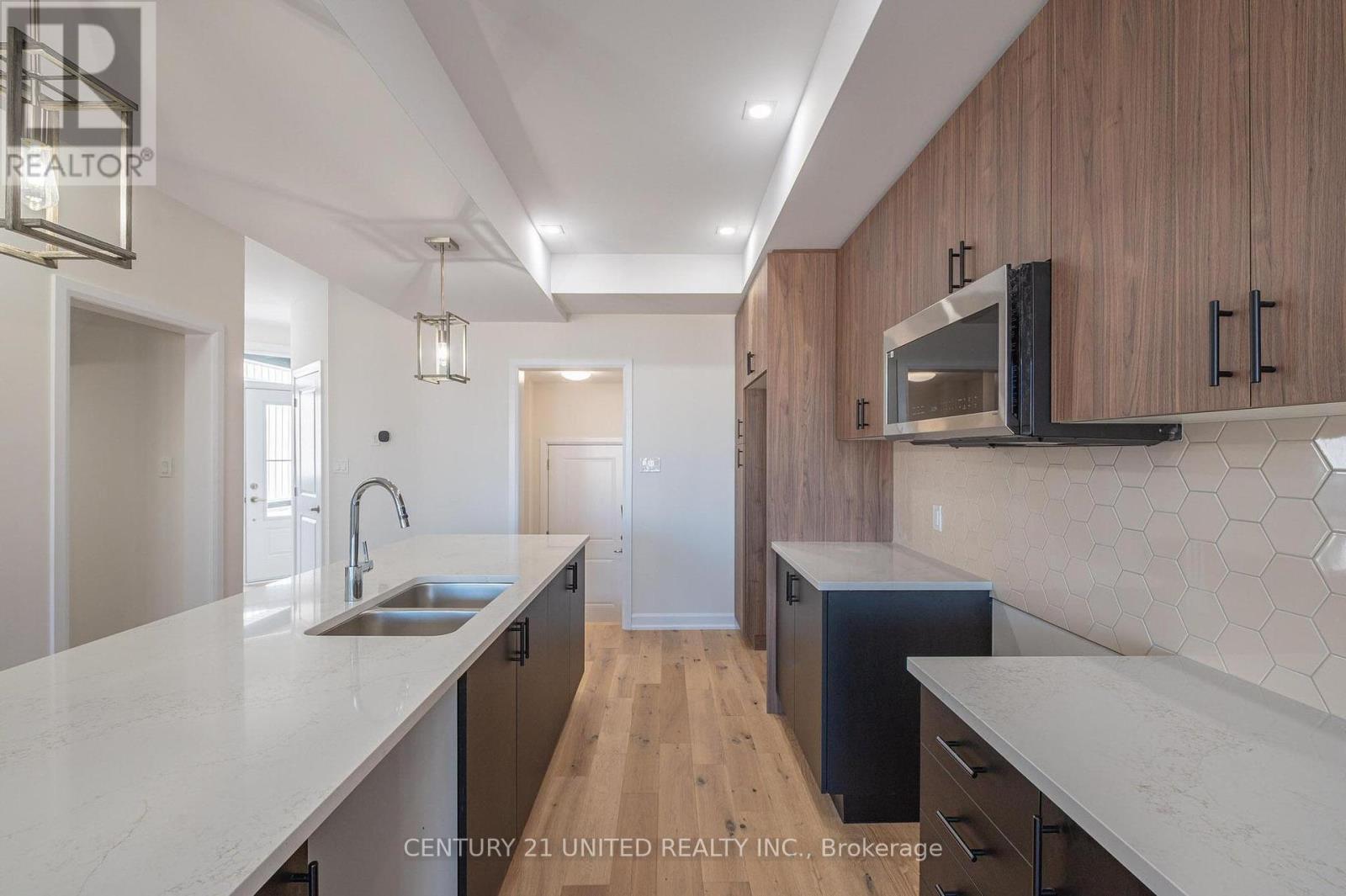 305 Mullighan Gardens, Peterborough North (North), Ontario  K9K 0G3 - Photo 6 - X12305359