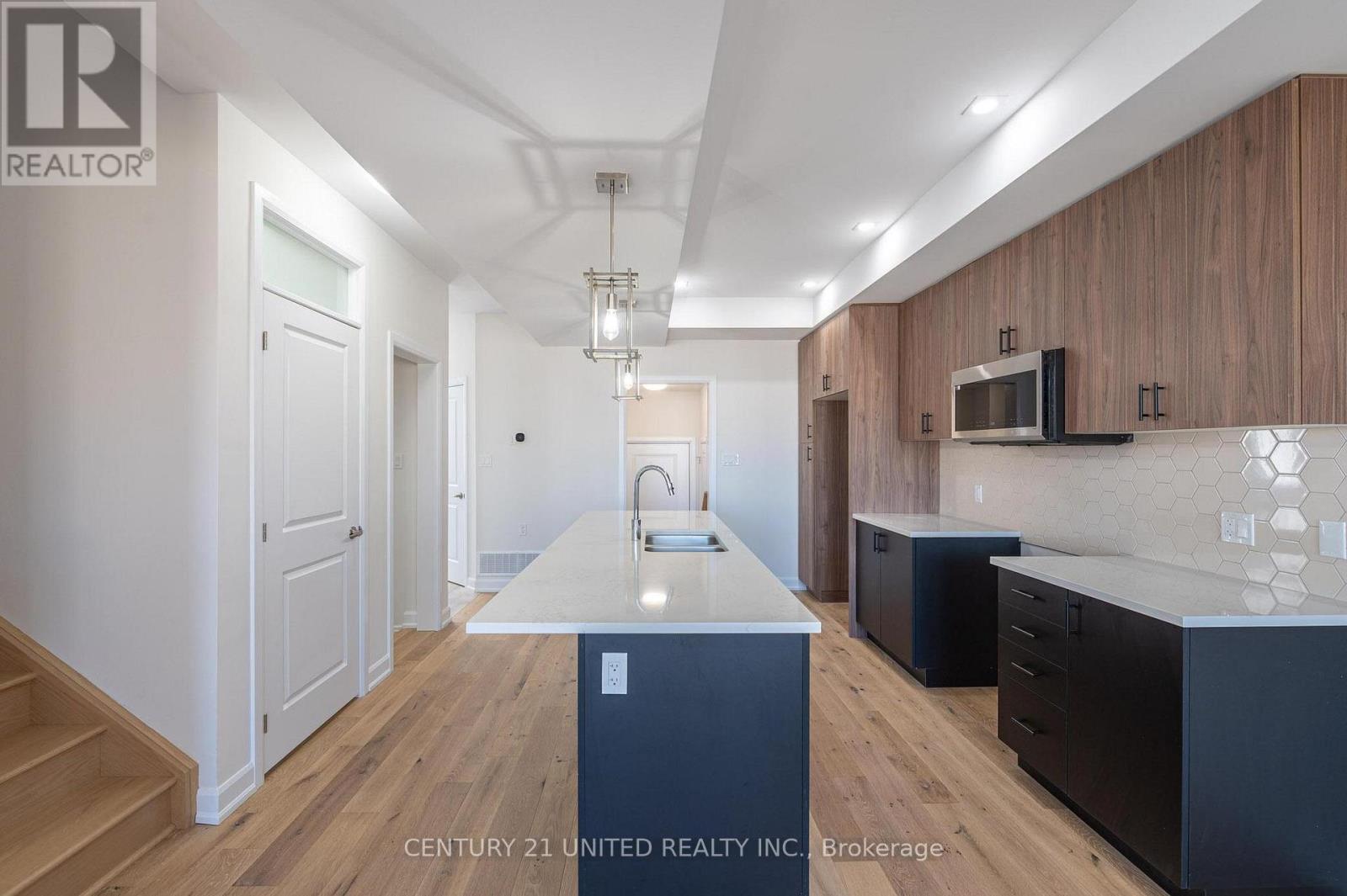 305 Mullighan Gardens, Peterborough North (North), Ontario  K9K 0G3 - Photo 7 - X12305359