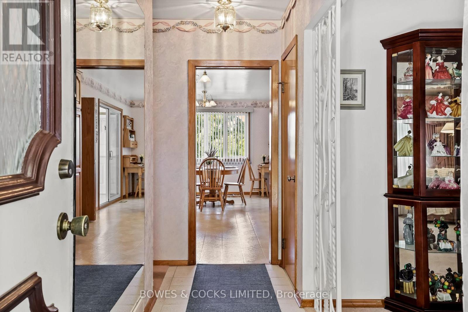 905 Glenholme Avenue, Peterborough North (South), Ontario  K9H 5M4 - Photo 10 - X12305621