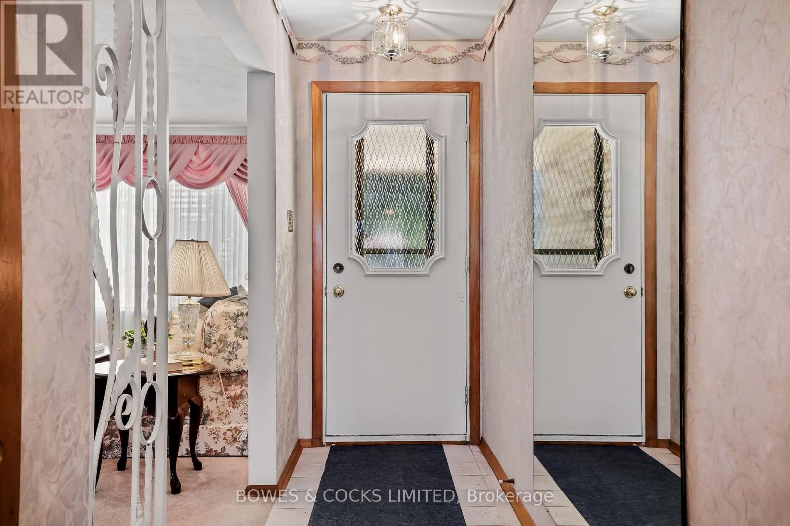 905 Glenholme Avenue, Peterborough North (South), Ontario  K9H 5M4 - Photo 12 - X12305621