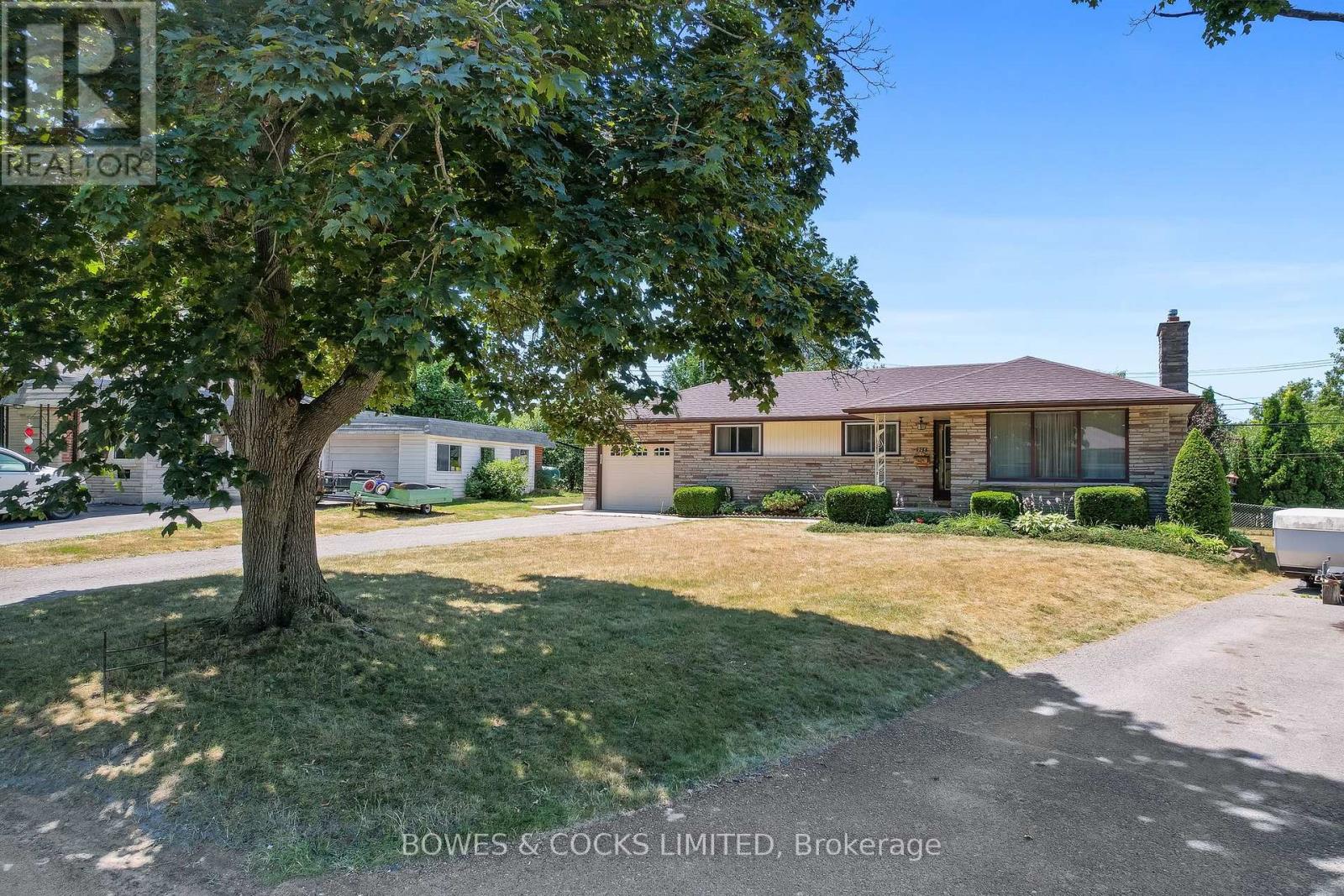 905 Glenholme Avenue, Peterborough North (South), Ontario  K9H 5M4 - Photo 3 - X12305621