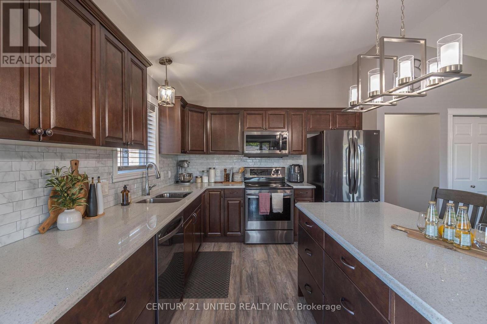 102 King Street W, Kawartha Lakes (Emily), Ontario  K0L 2W0 - Photo 5 - X12305809
