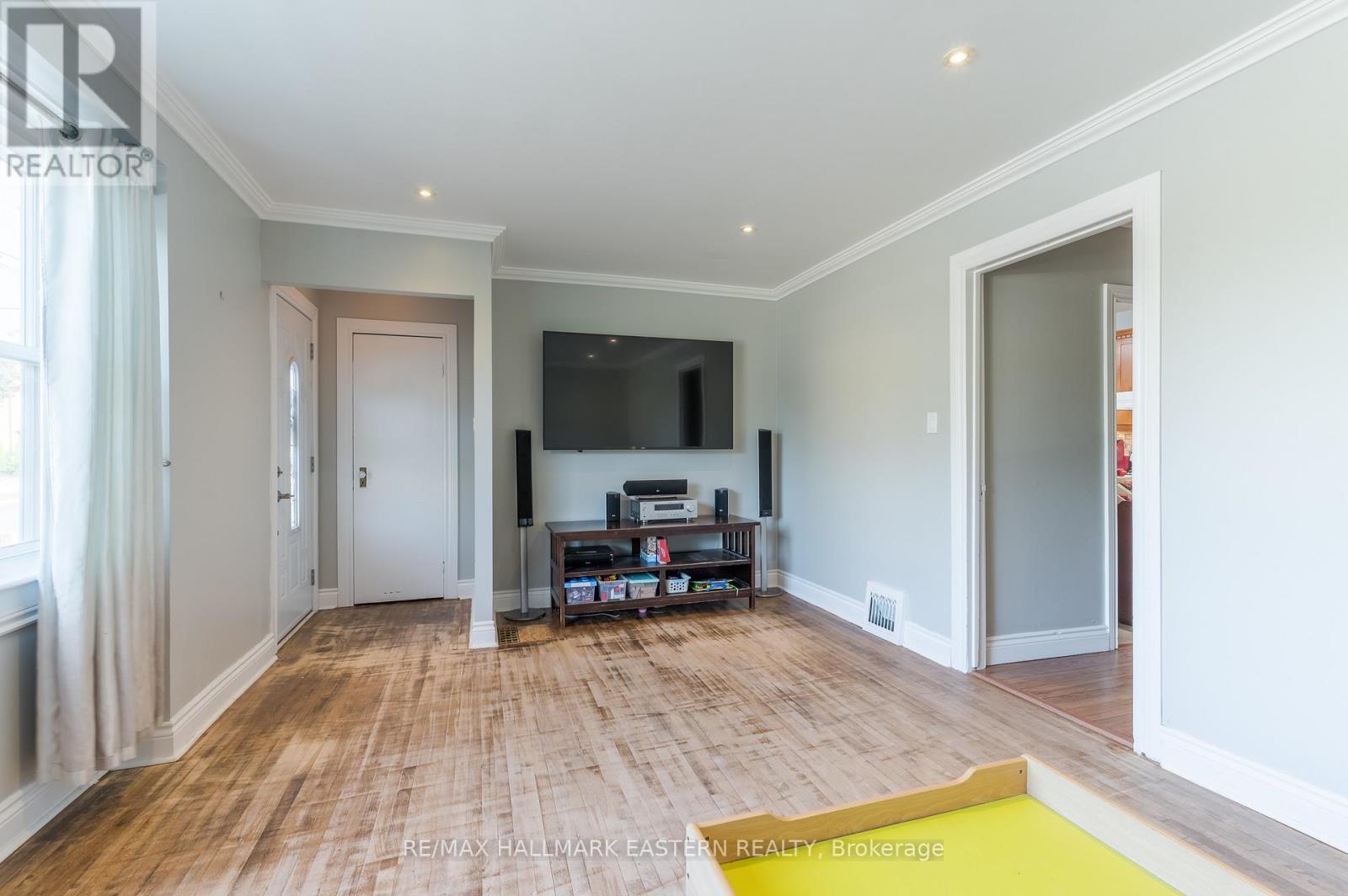 677 Armour Road, Peterborough East (Central), Ontario  K9H 1Z5 - Photo 12 - X12306711