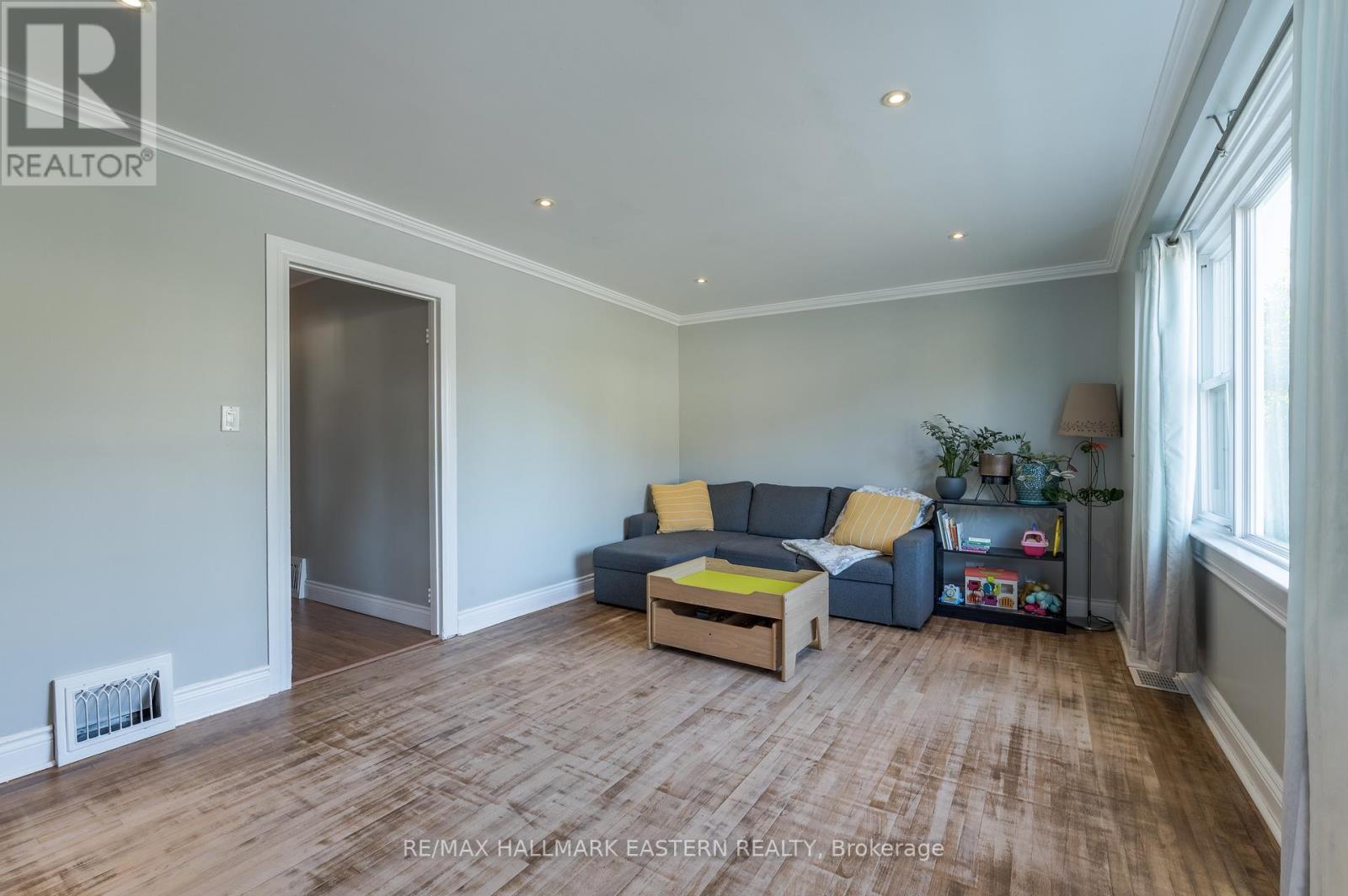 677 Armour Road, Peterborough East (Central), Ontario  K9H 1Z5 - Photo 14 - X12306711