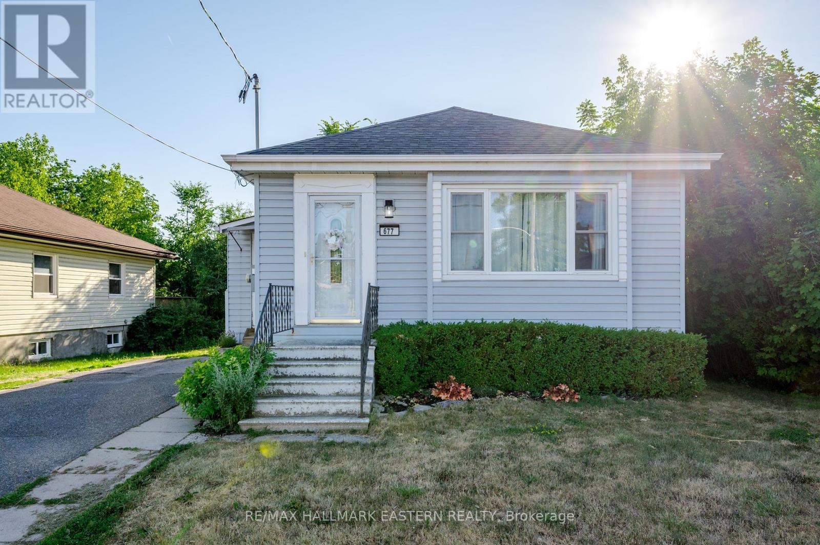 677 Armour Road, Peterborough East (Central), Ontario  K9H 1Z5 - Photo 2 - X12306711
