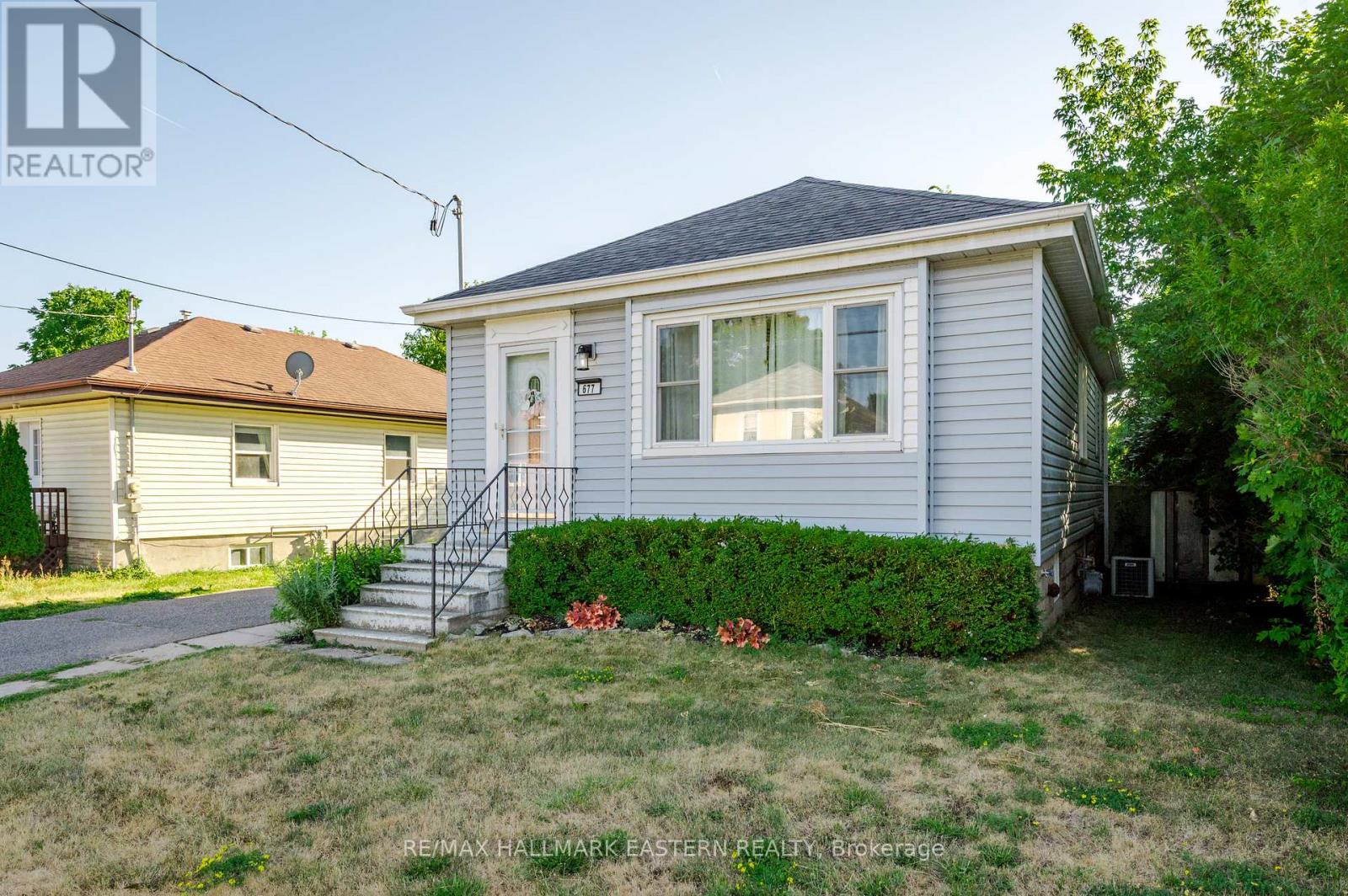 677 Armour Road, Peterborough East (Central), Ontario  K9H 1Z5 - Photo 3 - X12306711