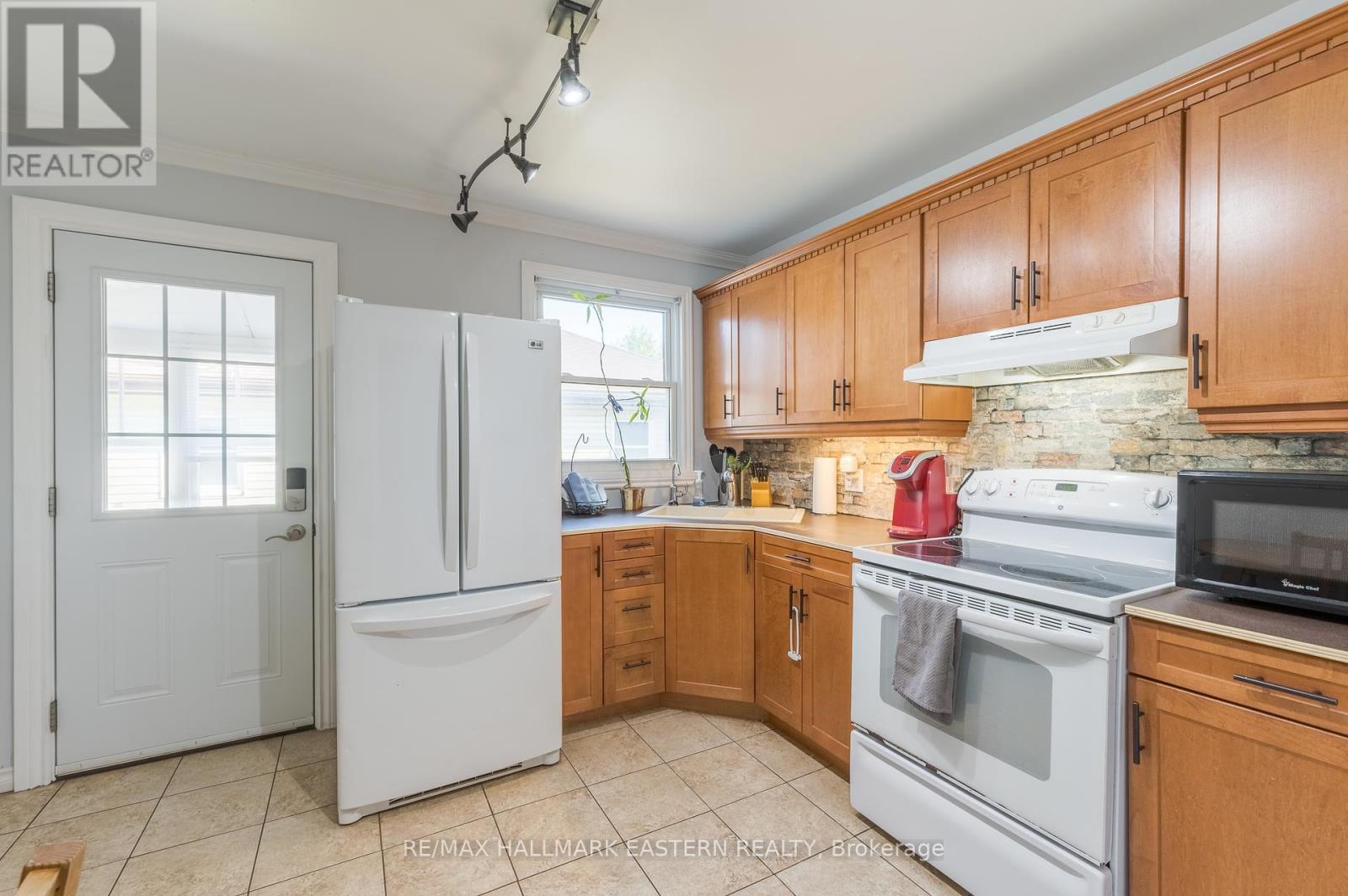 677 Armour Road, Peterborough East (Central), Ontario  K9H 1Z5 - Photo 7 - X12306711