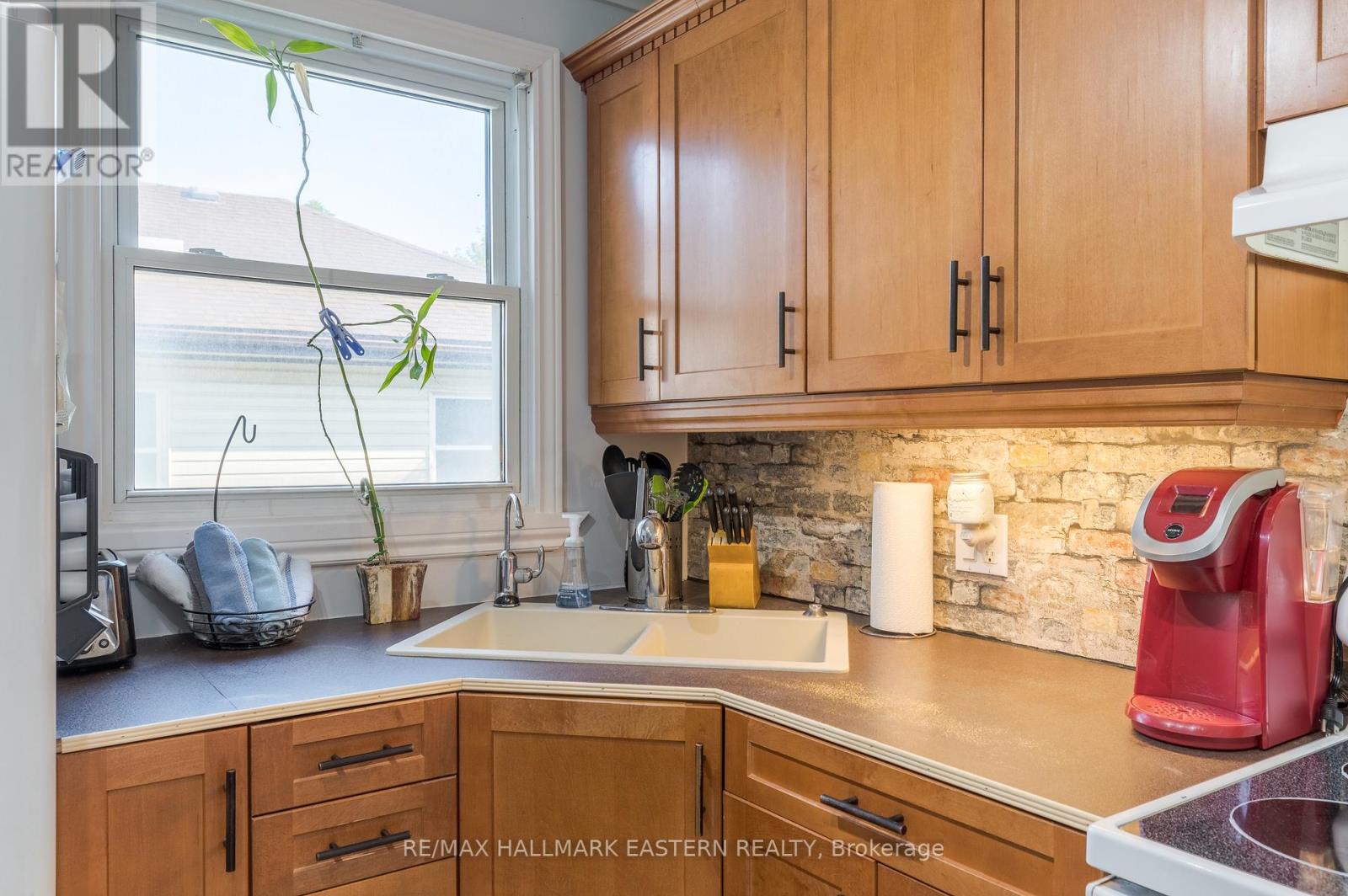 677 Armour Road, Peterborough East (Central), Ontario  K9H 1Z5 - Photo 8 - X12306711