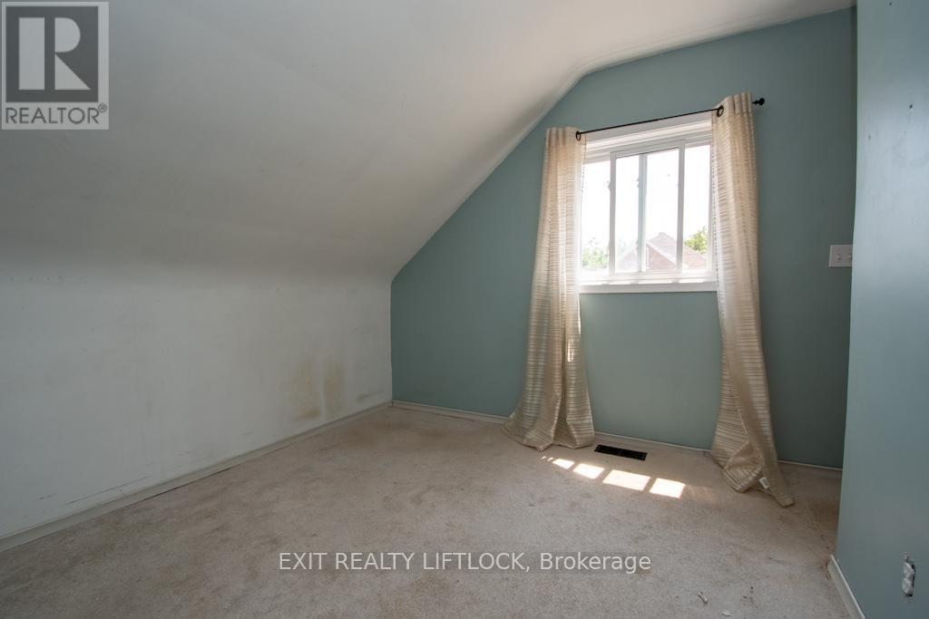 618 Brown Street, Peterborough Central (South), Ontario  K9J 4K5 - Photo 11 - X12306836