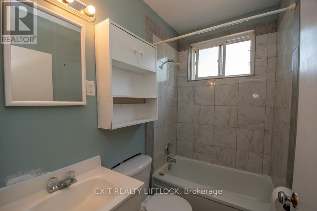 618 Brown Street, Peterborough Central (South), Ontario  K9J 4K5 - Photo 12 - X12306836