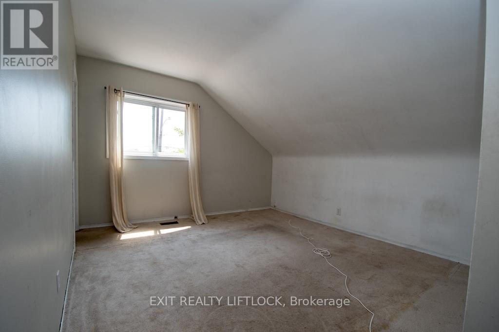 618 Brown Street, Peterborough Central (South), Ontario  K9J 4K5 - Photo 2 - X12306836