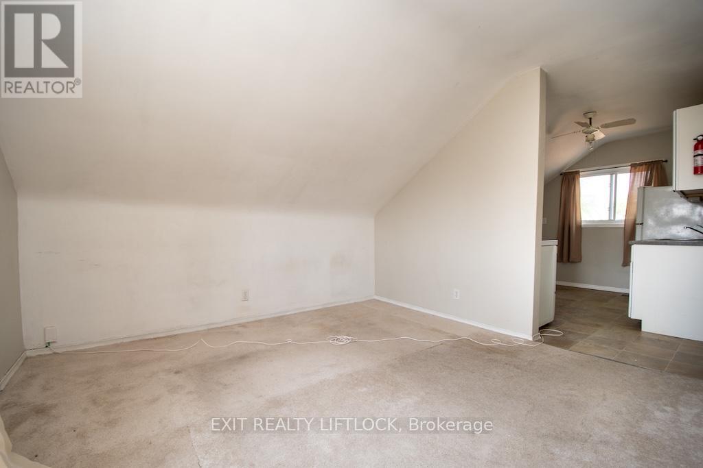 618 Brown Street, Peterborough Central (South), Ontario  K9J 4K5 - Photo 4 - X12306836