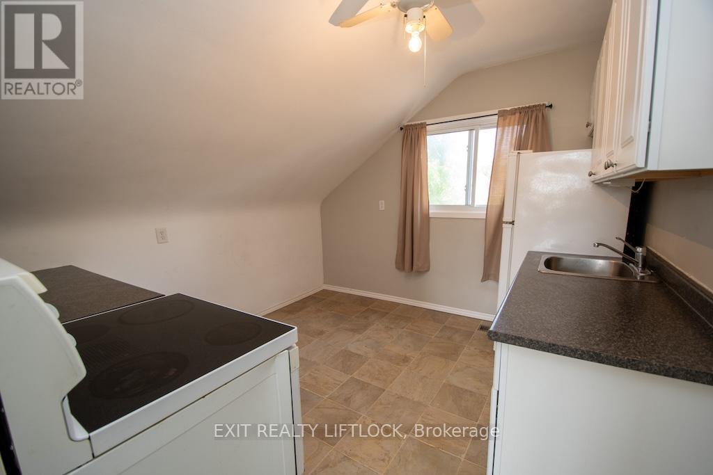 618 Brown Street, Peterborough Central (South), Ontario  K9J 4K5 - Photo 7 - X12306836