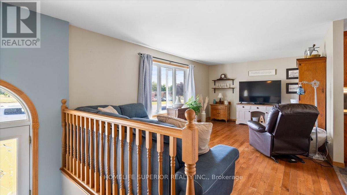 126 Newkirk Boulevard, Bancroft (Bancroft Ward), Ontario  K0L 1C0 - Photo 3 - X12306865