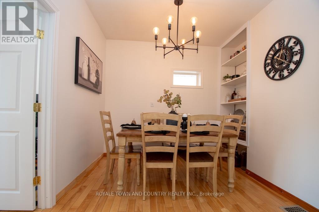 22 St Lawrence Street, Kawartha Lakes (Lindsay), Ontario  K9V 2J9 - Photo 10 - X12307120