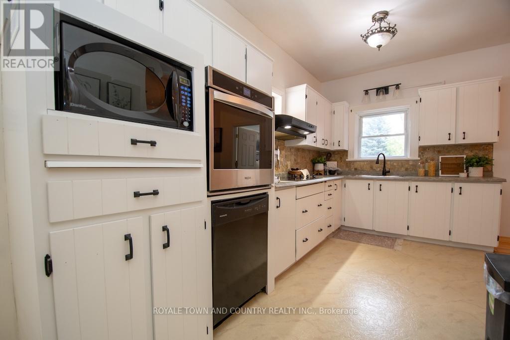 22 St Lawrence Street, Kawartha Lakes (Lindsay), Ontario  K9V 2J9 - Photo 13 - X12307120