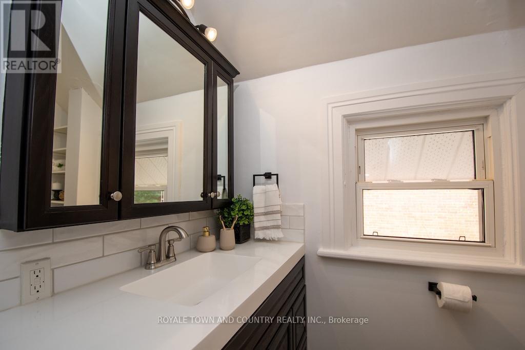 22 St Lawrence Street, Kawartha Lakes (Lindsay), Ontario  K9V 2J9 - Photo 29 - X12307120