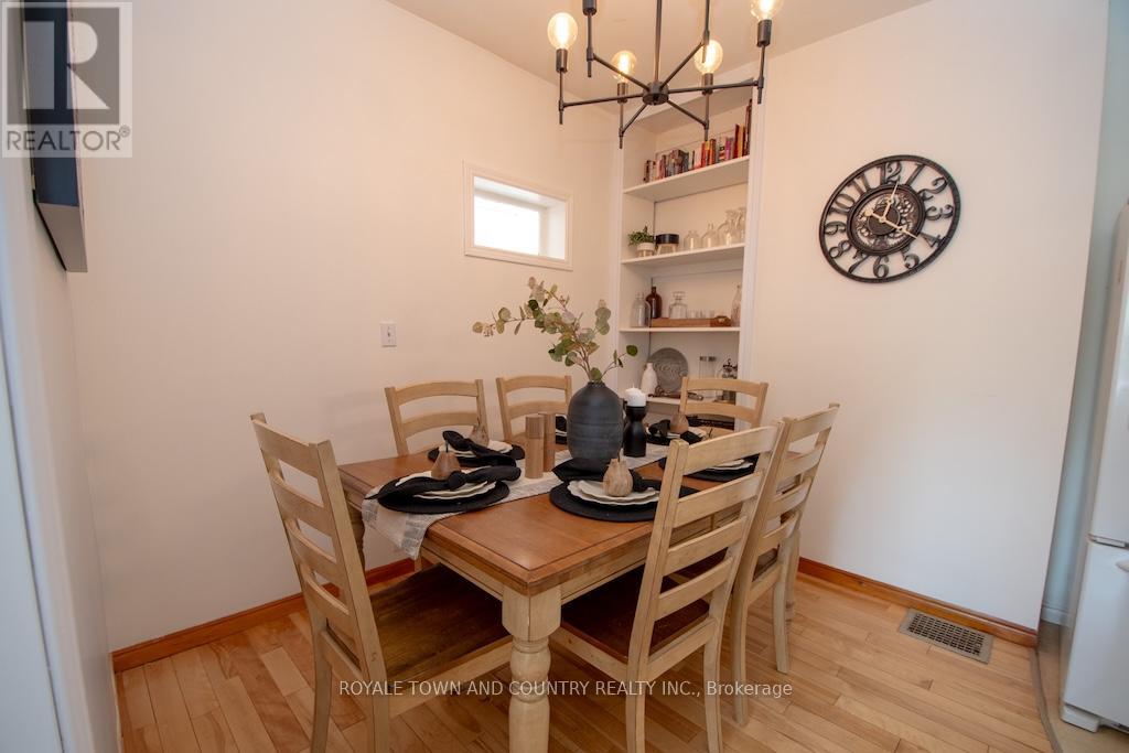 22 St Lawrence Street, Kawartha Lakes (Lindsay), Ontario  K9V 2J9 - Photo 9 - X12307120