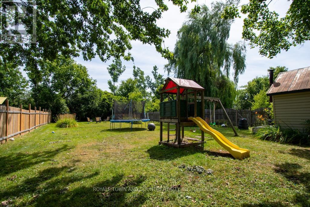 38 St Patrick Street, Kawartha Lakes (Lindsay), Ontario  K9V 1R3 - Photo 35 - X12307204