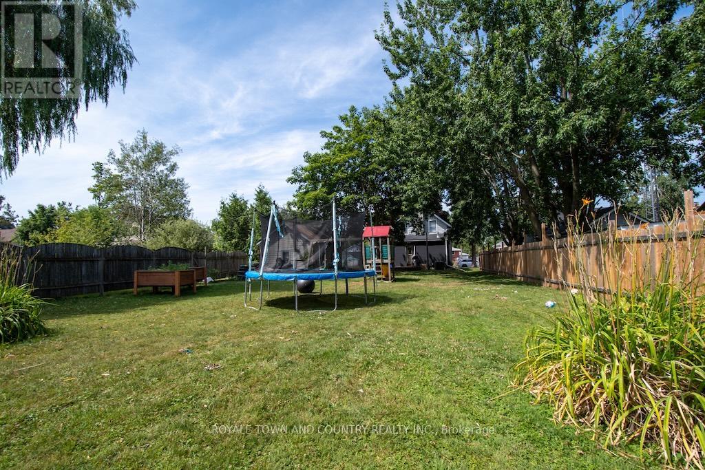 38 St Patrick Street, Kawartha Lakes (Lindsay), Ontario  K9V 1R3 - Photo 37 - X12307204