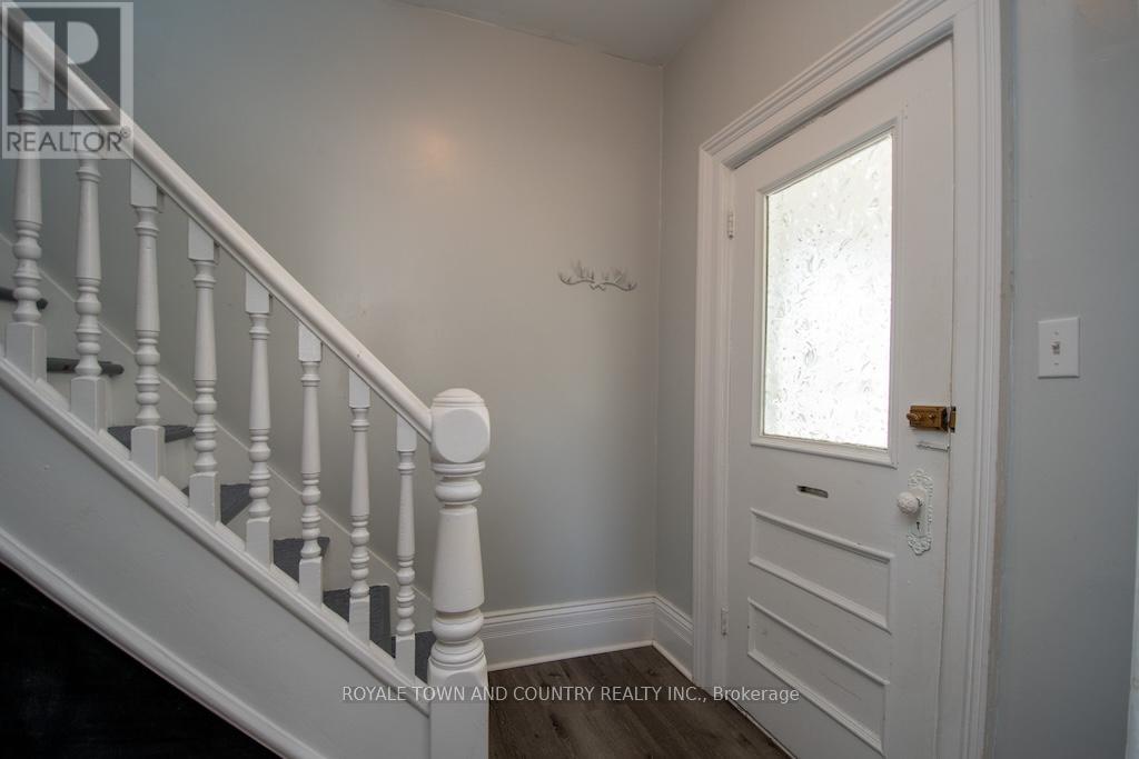 38 St Patrick Street, Kawartha Lakes (Lindsay), Ontario  K9V 1R3 - Photo 4 - X12307204