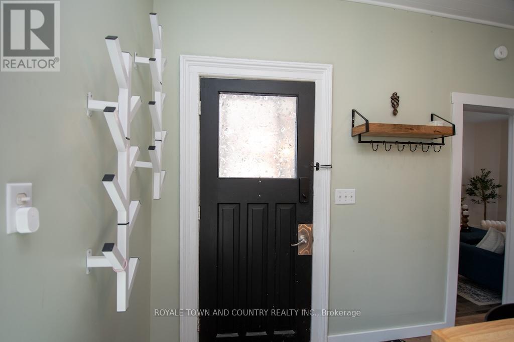 38 St Patrick Street, Kawartha Lakes (Lindsay), Ontario  K9V 1R3 - Photo 5 - X12307204
