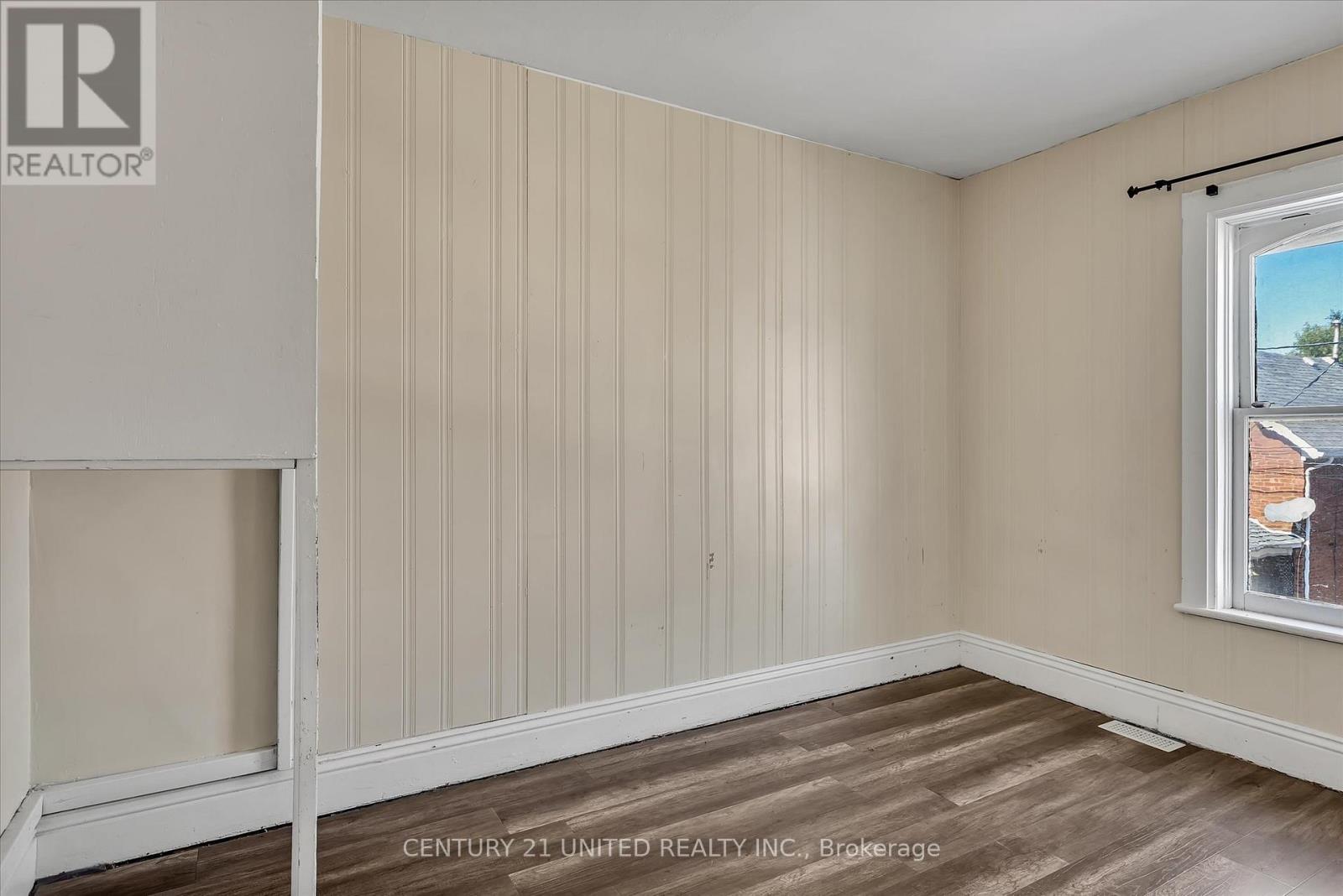 45 Lafayette Avenue, Peterborough Central (South), Ontario  K9J 5C1 - Photo 27 - X12307270