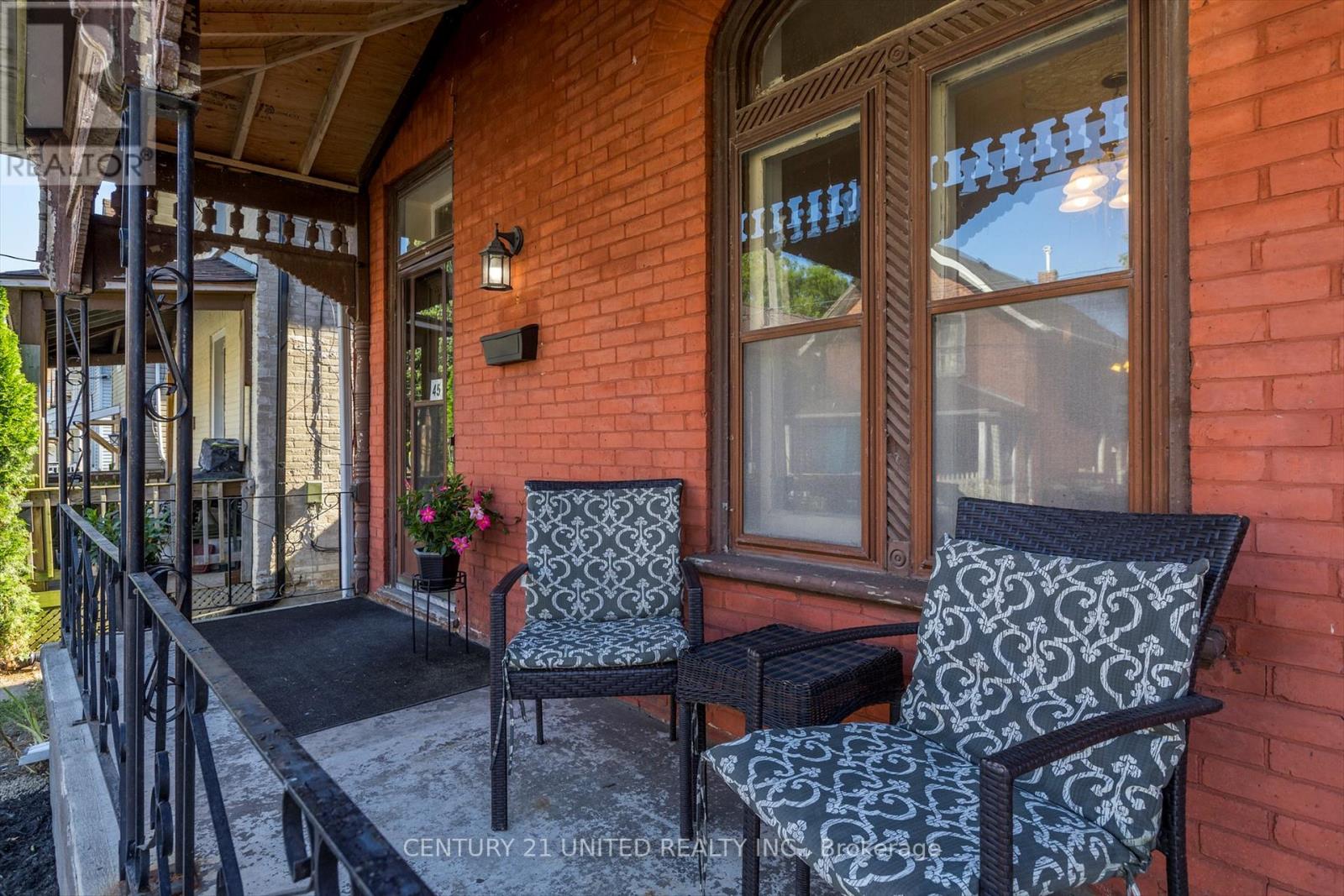 45 Lafayette Avenue, Peterborough Central (South), Ontario  K9J 5C1 - Photo 3 - X12307270