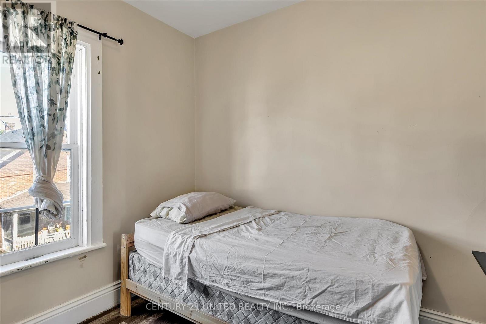 45 Lafayette Avenue, Peterborough Central (South), Ontario  K9J 5C1 - Photo 30 - X12307270