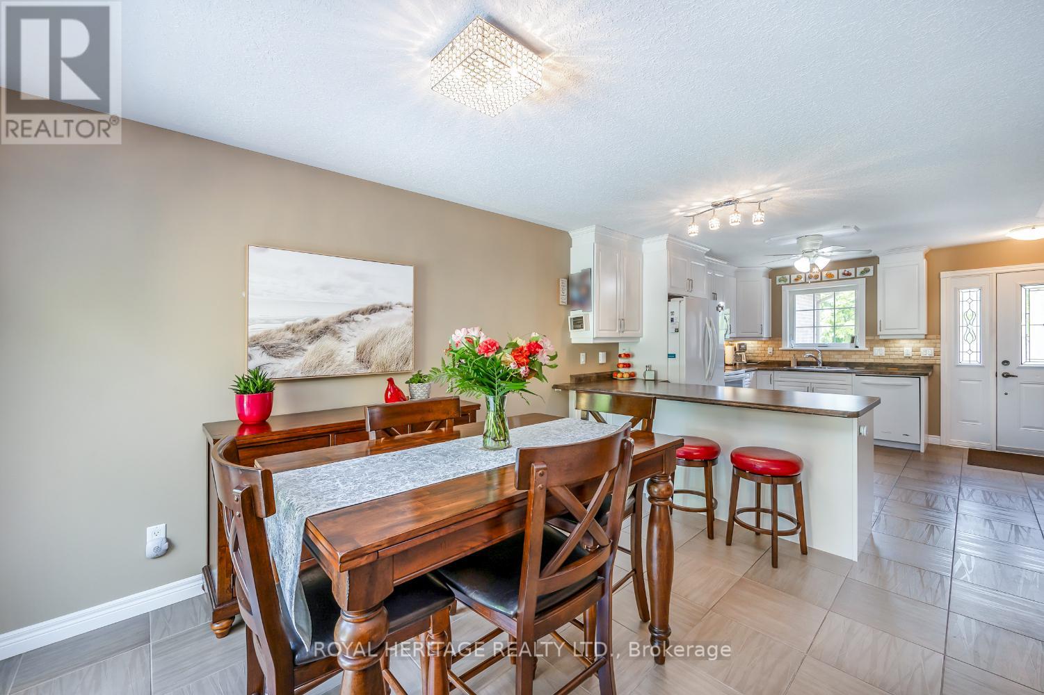 162 - 301 Carnegie Avenue, Peterborough North (University Heights), Ontario  K9L 0G1 - Photo 12 - X12307320