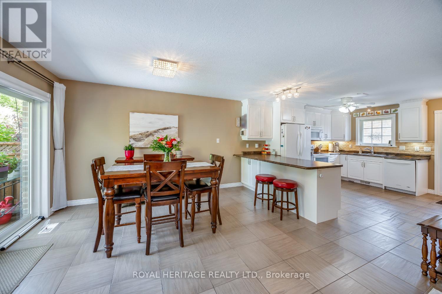 162 - 301 Carnegie Avenue, Peterborough North (University Heights), Ontario  K9L 0G1 - Photo 13 - X12307320