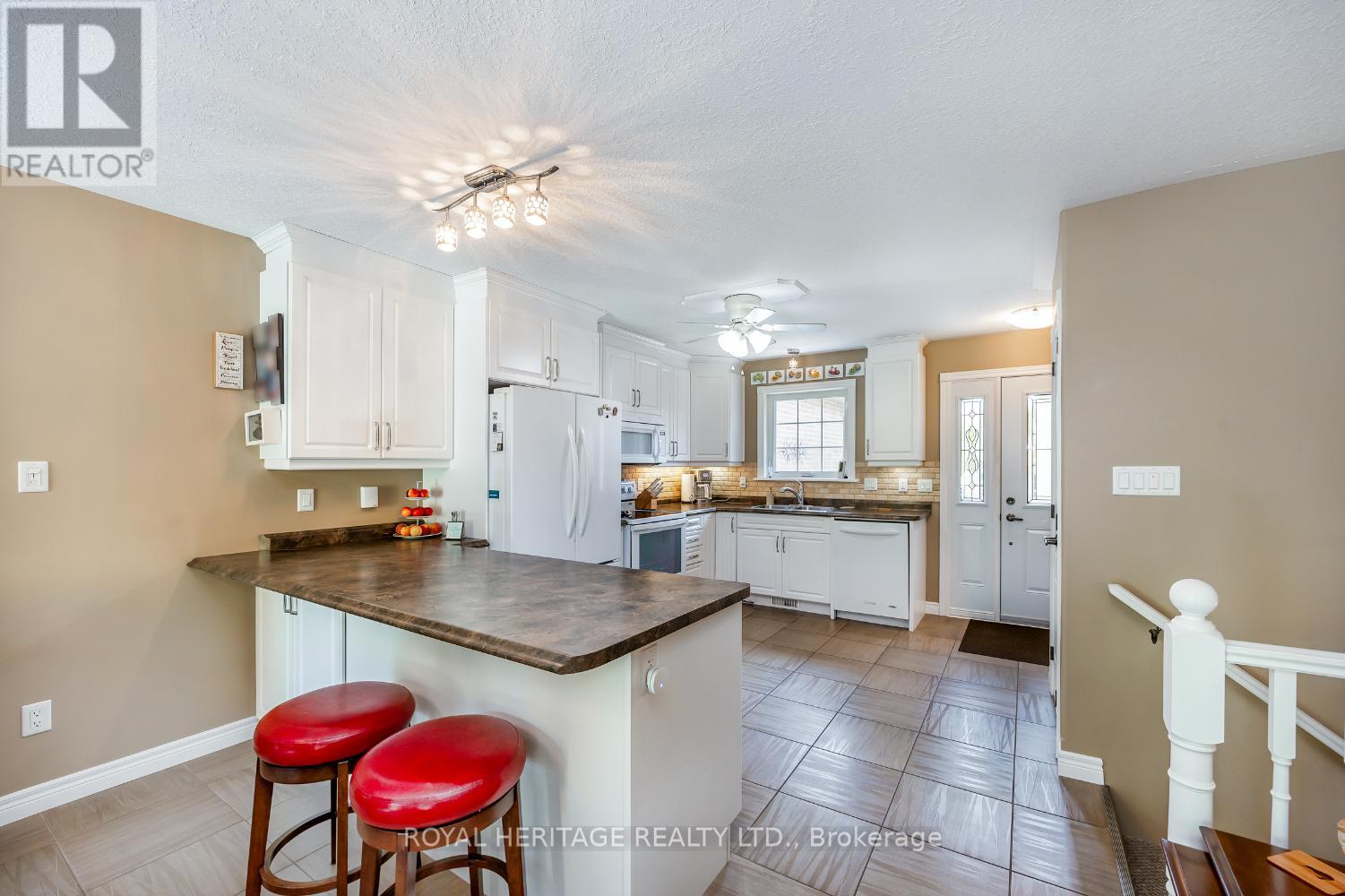 162 - 301 Carnegie Avenue, Peterborough North (University Heights), Ontario  K9L 0G1 - Photo 15 - X12307320