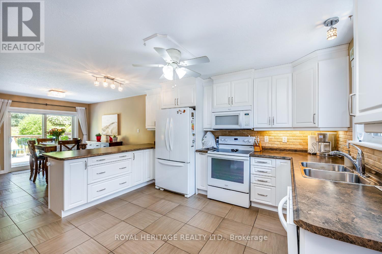 162 - 301 Carnegie Avenue, Peterborough North (University Heights), Ontario  K9L 0G1 - Photo 17 - X12307320