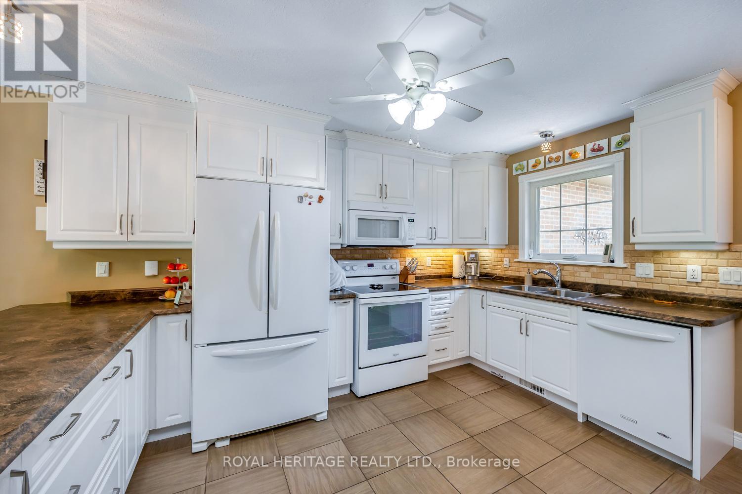 162 - 301 Carnegie Avenue, Peterborough North (University Heights), Ontario  K9L 0G1 - Photo 18 - X12307320