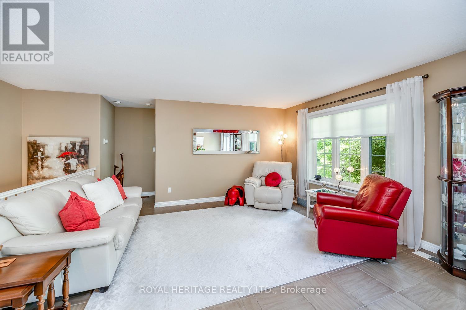 162 - 301 Carnegie Avenue, Peterborough North (University Heights), Ontario  K9L 0G1 - Photo 4 - X12307320