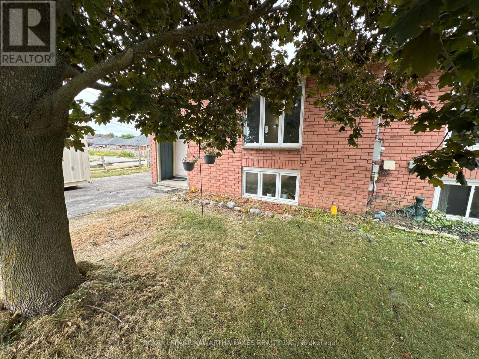 317 William Street N, Kawartha Lakes (Lindsay), Ontario  K9V 6A6 - Photo 2 - X12307505