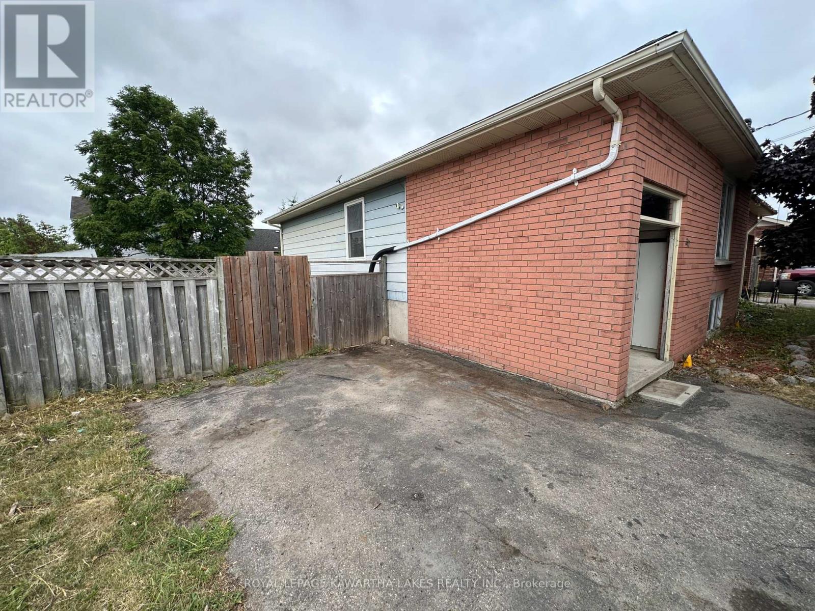 317 William Street N, Kawartha Lakes (Lindsay), Ontario  K9V 6A6 - Photo 3 - X12307505